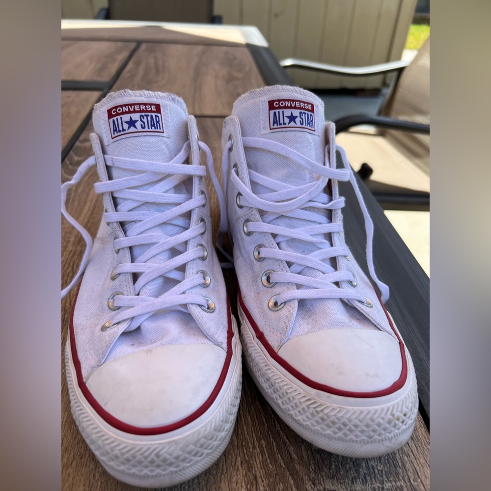 Woman’s size 11 original All star converse mid top